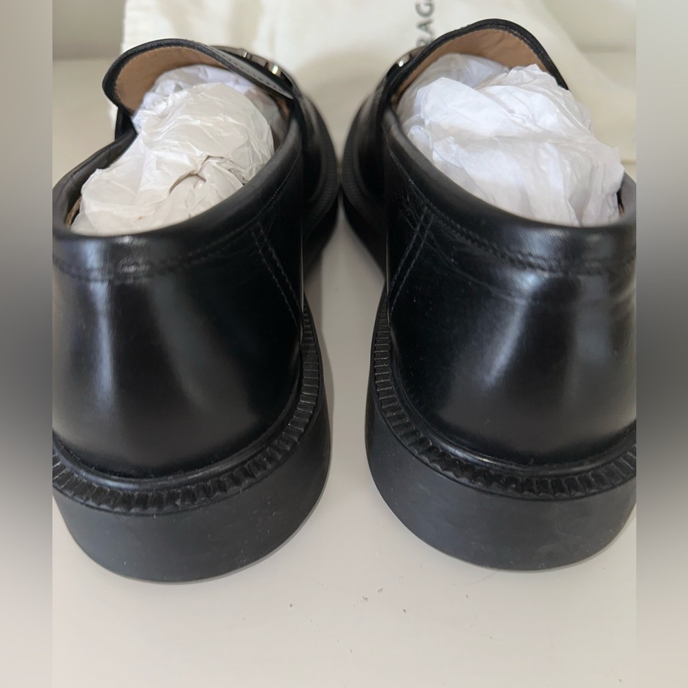 Ferragamo leather flats like new